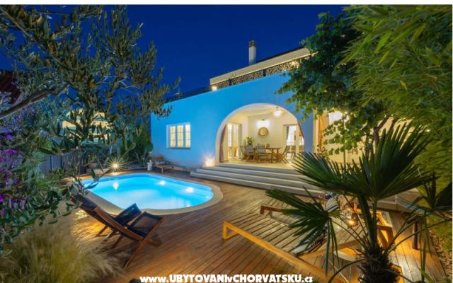 The Three Flowers Pool Hiša - apartmaji Trogir Hrvaška
