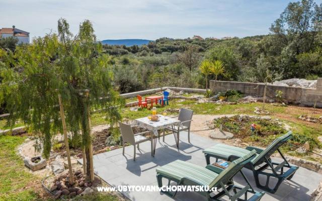 Hiša Tea in a beautiful nature - apartmaji Trogir Hrvaška