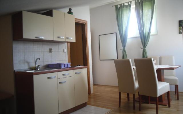 Apartmaji Emi - apartmaji Tučepi Hrvaška