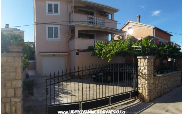 Apartmaji Uhoda - apartmaji otok Ugljan Hrvaška
