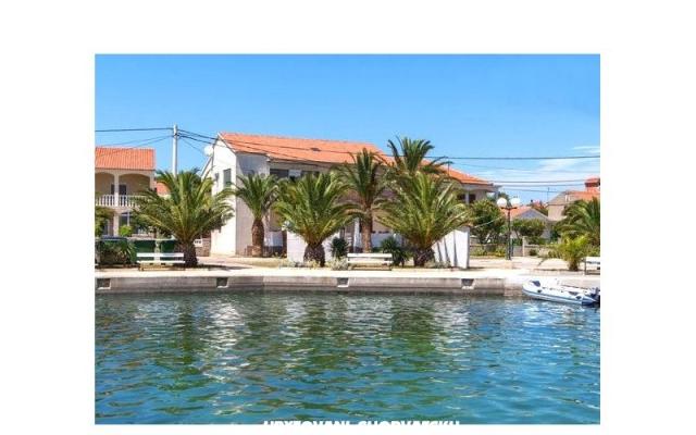 Apartmaji Helena - apartmaji otok Ugljan Hrvaška