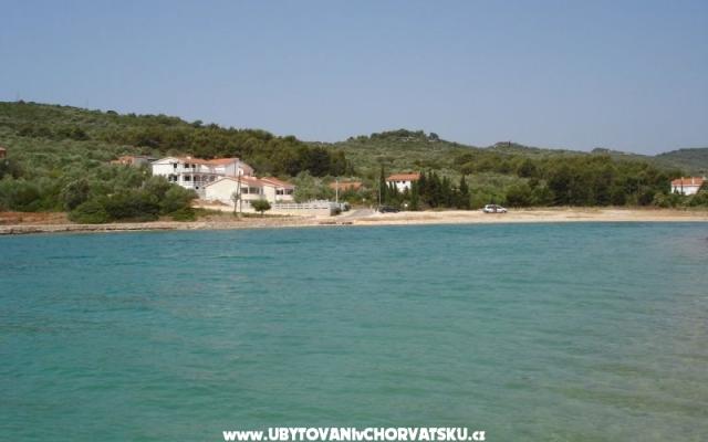 Apartmaji Julia - apartmaji otok Ugljan Hrvaška