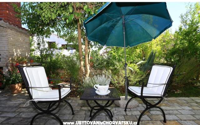 Casa Oleander  - apartmaji otok Ugljan Hrvaška