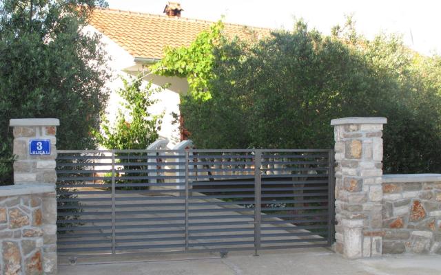 Hiša Toma - apartmaji otok Ugljan Hrvaška