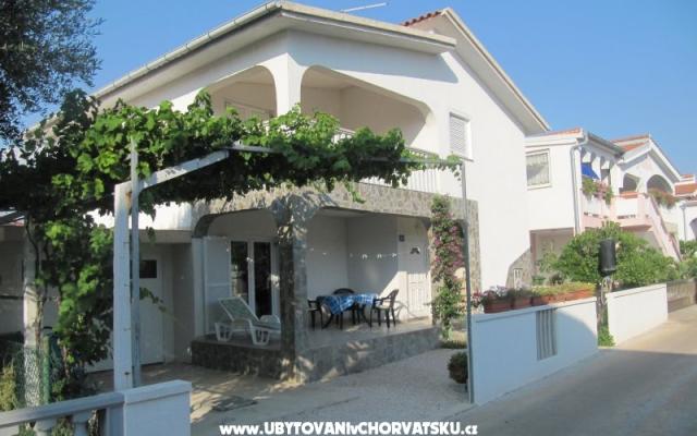 Apartma Ruža - apartmaji otok Vir Hrvaška