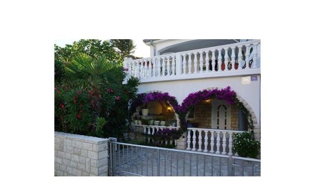 Apartma Sabina - apartmaji otok Vir Hrvaška