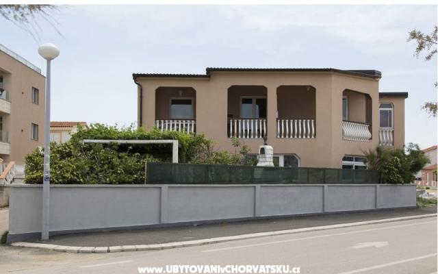 Apartmaji Lilly - apartmaji otok Vir Hrvaška