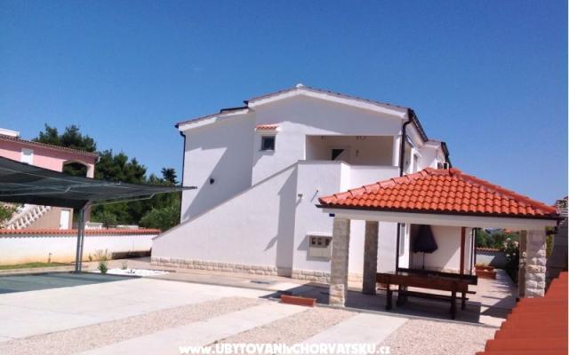 Apartmaji Nono Ive - apartmaji otok Vir Hrvaška