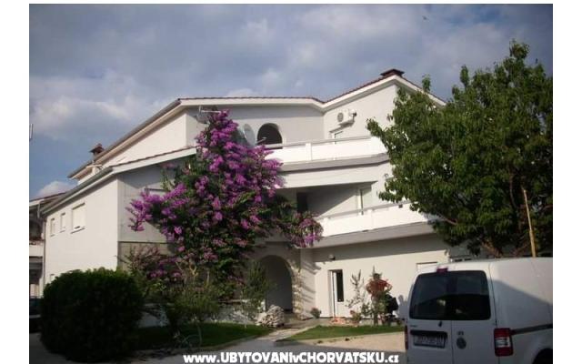 Apartmaji Lora - apartmaji otok Vir Hrvaška