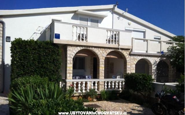 Apartma IVA - VIR - apartmaji otok Vir Hrvaška