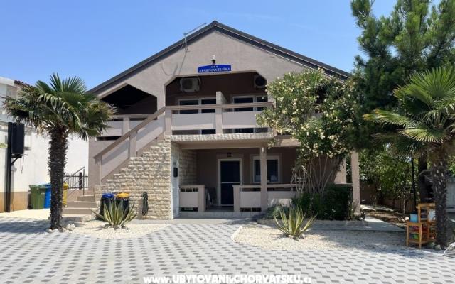 Apartma Eliška - apartmaji otok Vir Hrvaška