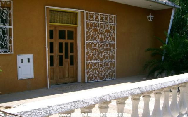 Apartmaji Radovic - apartmaji otok Vir Hrvaška