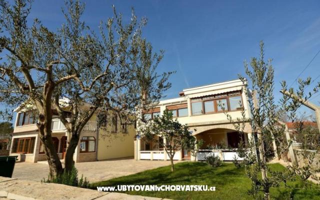 Apartmaji Magnolia - apartmaji otok Vir Hrvaška