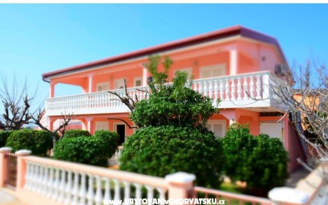 Aprtments Slaviček - apartmaji otok Vir Hrvaška