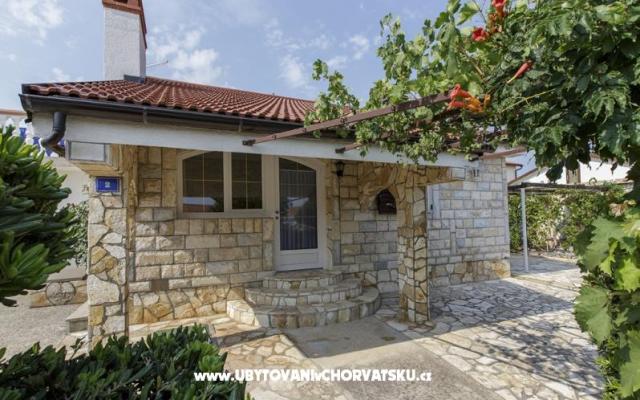 Hiša Paul - apartmaji otok Vir Hrvaška