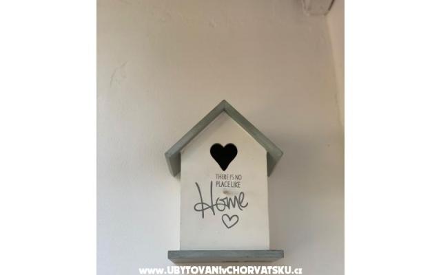 Apartmaji Karolina - apartmaji otok Vir Hrvaška