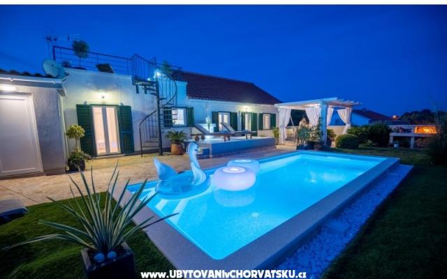 Počitniški dom  Diana +pool+jacuzzi - apartmaji otok Vir Hrvaška