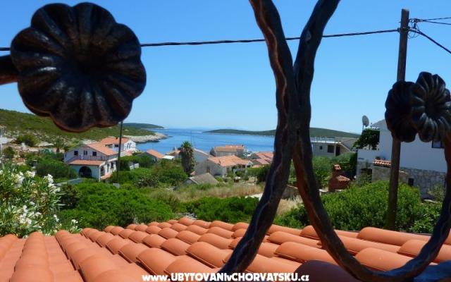 Villa Vinka*** - apartmaji otok Vis Hrvaška