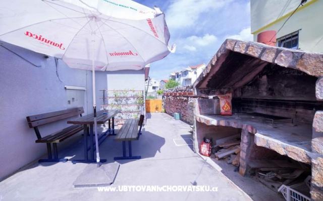 Apartma MIKA - apartmaji Vodice Hrvaška