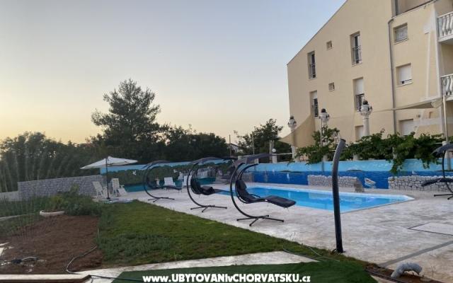 Apartmaji Ivan V      RELAX - apartmaji Vodice Hrvaška