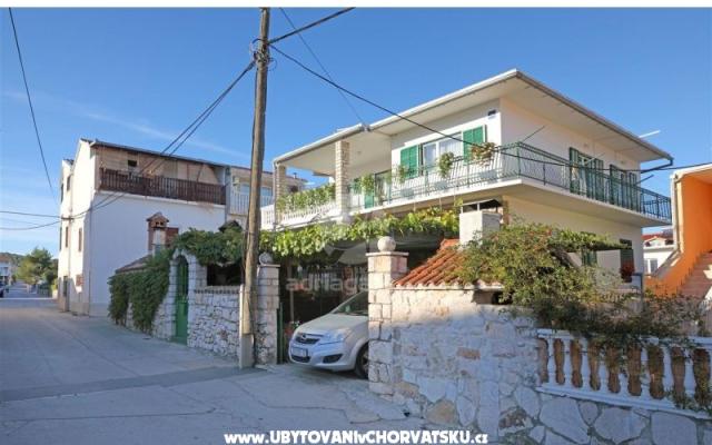 Apartma Grozdana - apartmaji Vodice Hrvaška