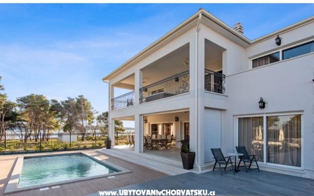 Villa CAROLUS Dalmatia - apartmaji Vodice Hrvaška