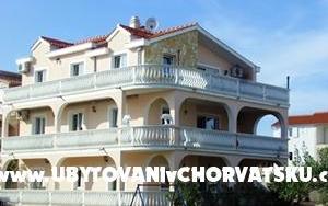 Villa Dolmar - apartmaji Vodice Hrvaška