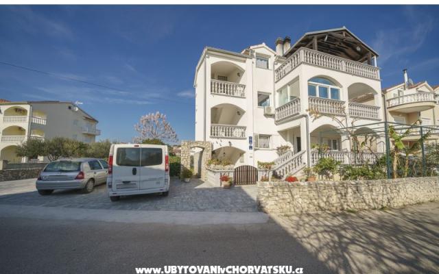 Villa Grey Stone - apartmaji Vodice Hrvaška