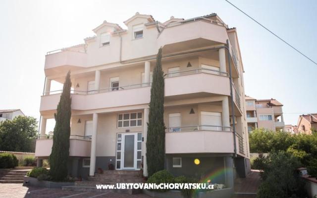 Villa Lovas - apartmaji Vodice Hrvaška