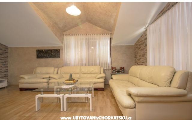 Villa Maky Dino - apartmaji Vodice Hrvaška