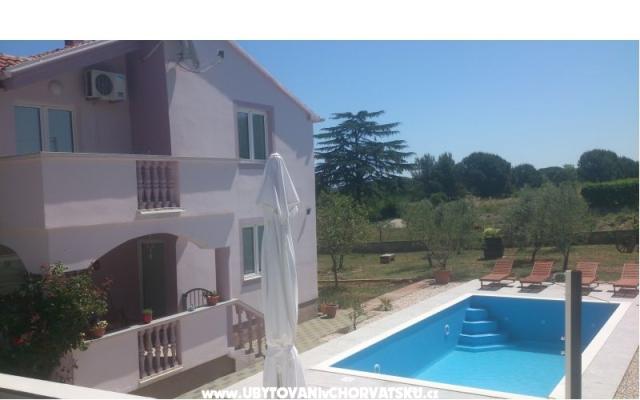 Apartmaji with swimming pool-Crno - apartmaji Zadar Hrvaška