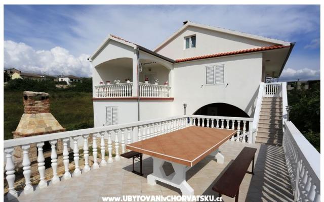 Holiday Rtina - apartmaji Zadar Hrvaška