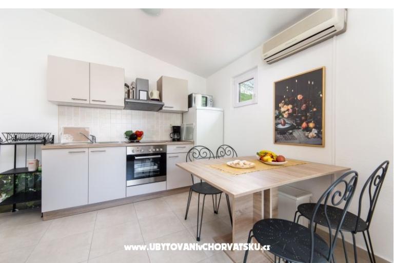 Apartmaji DIVNA – foto 17