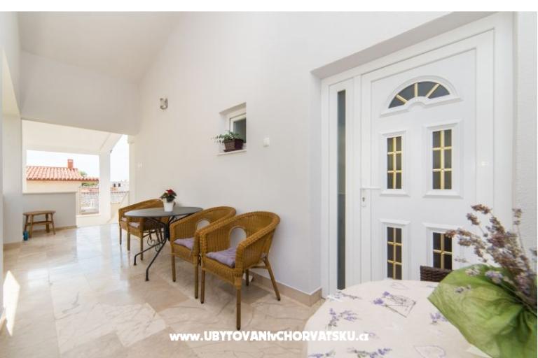 Apartmaji DIVNA – foto 18