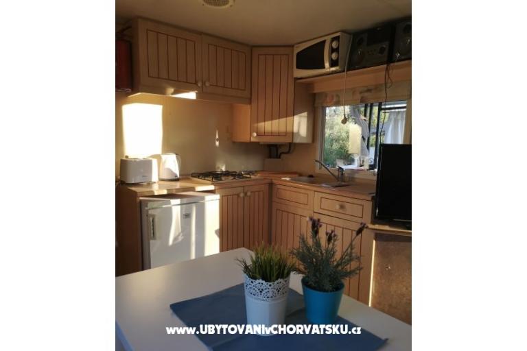 Mobile Hiša Maroon – foto 11