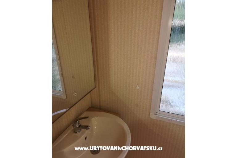 Mobile Hiša Maroon – foto 13