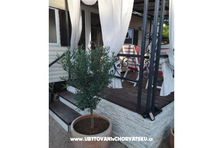 Mobile Hiša Maroon – foto 16
