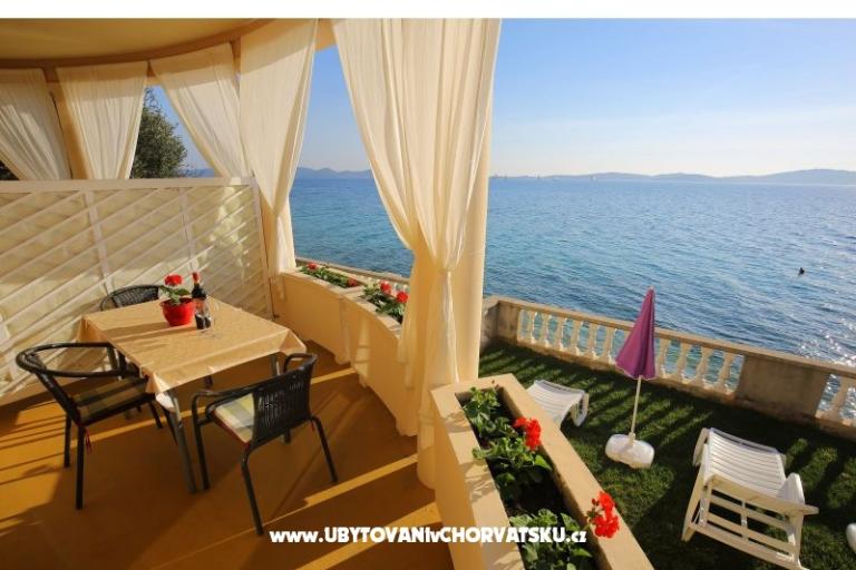 Apartmaji First row to the sea – foto 11