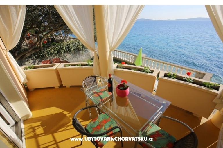 Apartmaji First row to the sea – foto 15