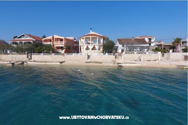 Apartmaji First row to the sea – foto 6