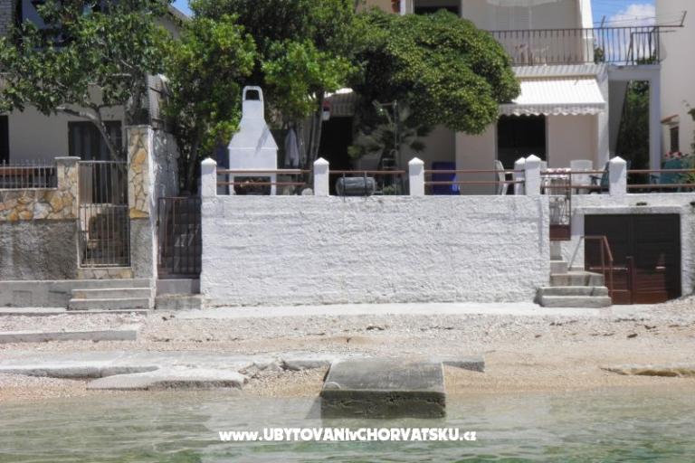 Apartmaji Mikulandra na plaži – foto 6