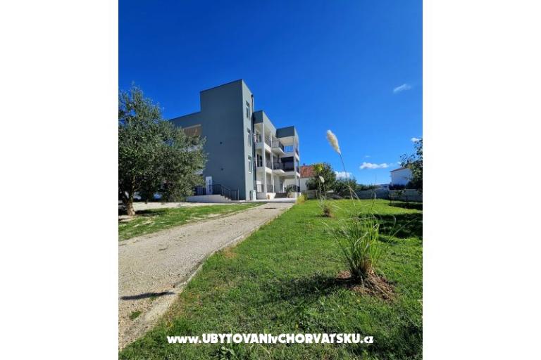 Apartmaji Royal Holiday  – foto 12