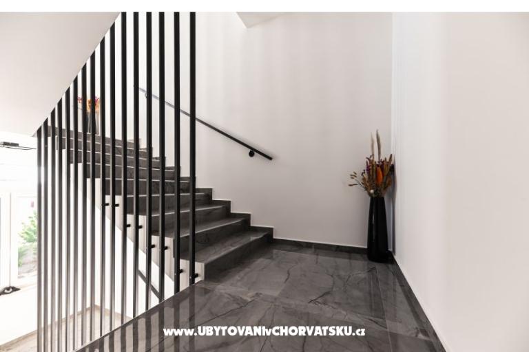 Apartmaji Royal Holiday  – foto 14