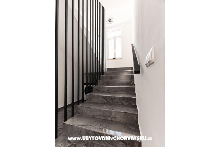 Apartmaji Royal Holiday  – foto 15