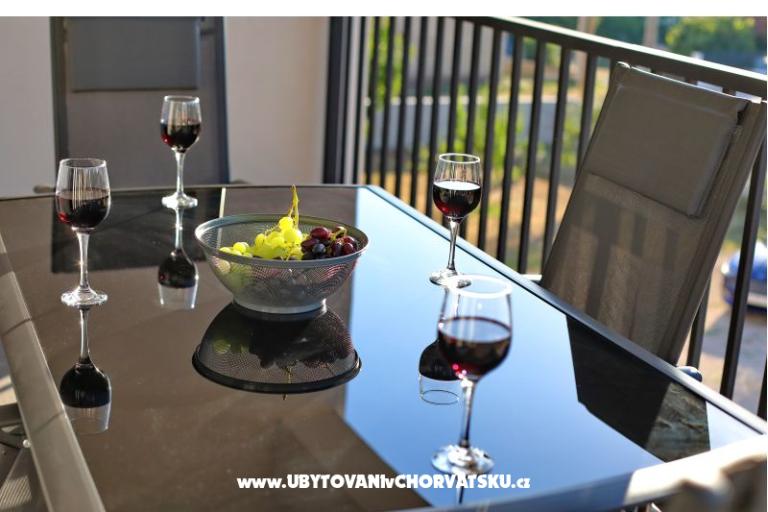Apartmaji Royal Holiday  – foto 9