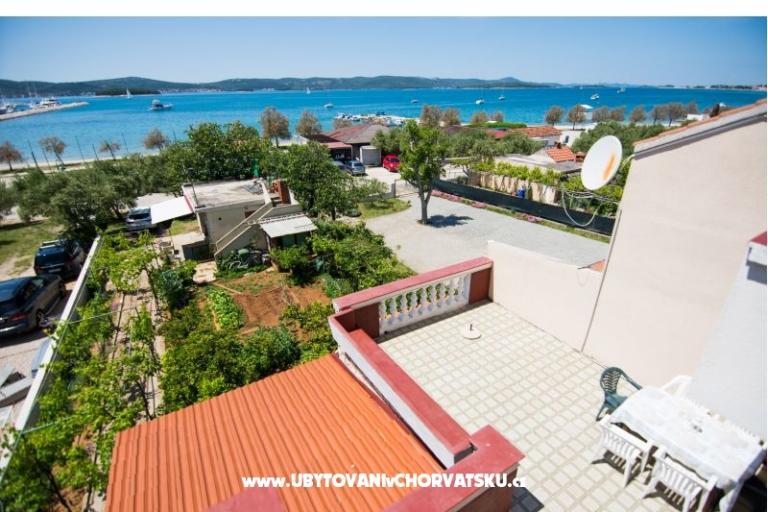Apartma Anastazija i sobe RoLo uz  – foto 2