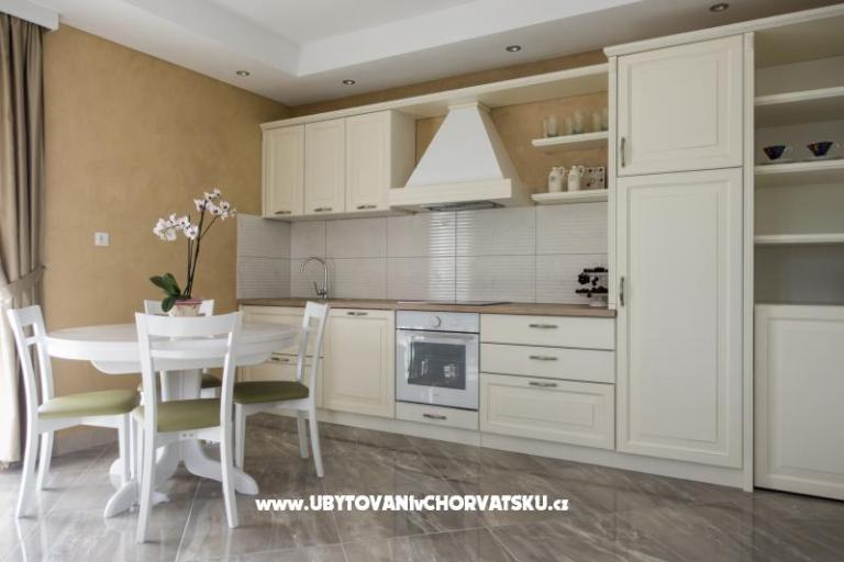 Luxury Apartmaji z bazenom – foto 4