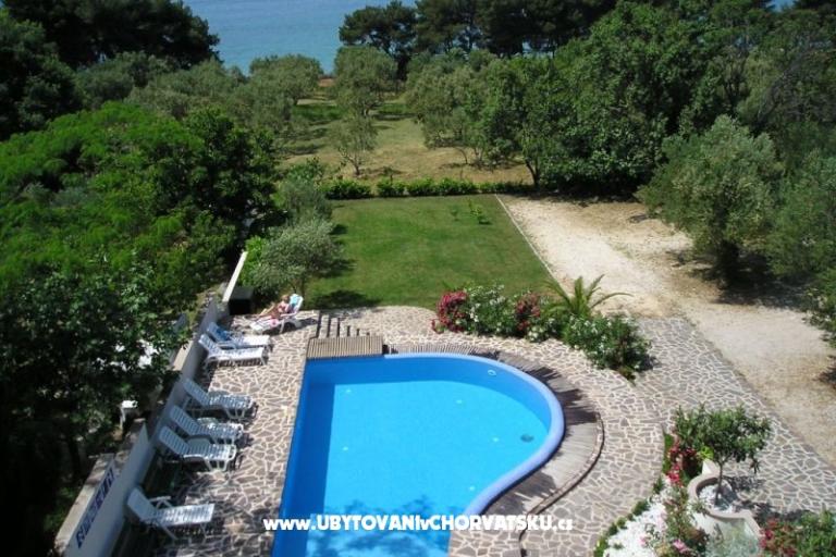 Vila Smirna 4*  z bazenom  – foto 13