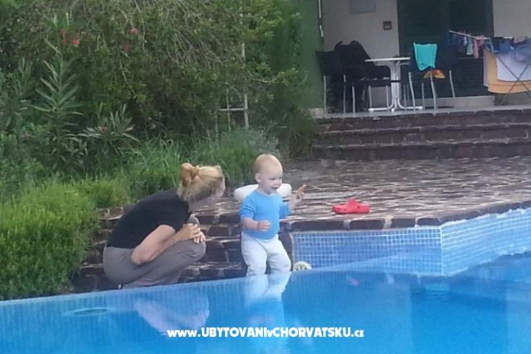 Vila Smirna 4*  z bazenom  – foto 17