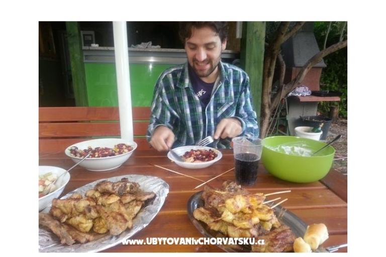 Vila Smirna 4*  z bazenom  – foto 18